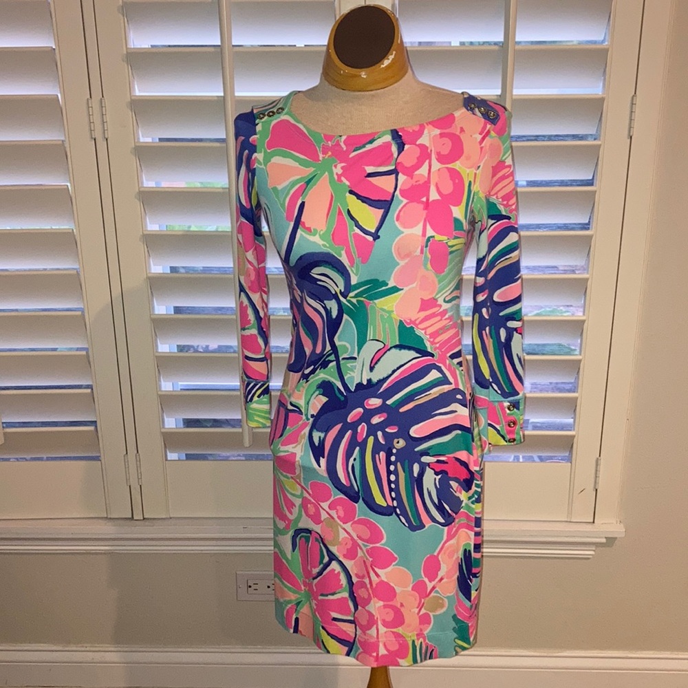 Lilly Pulitzer size extra small dress.